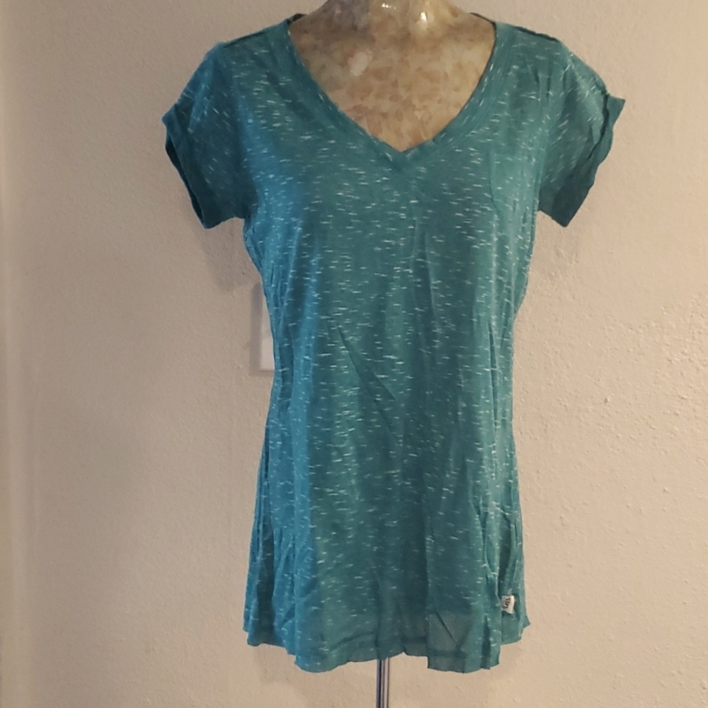 L.E.I. XL Juniors VNeck Tshirt